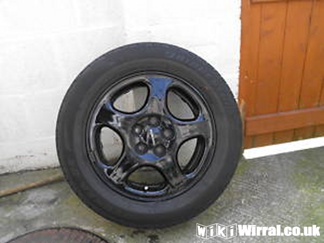 Attached picture black rims.jpg